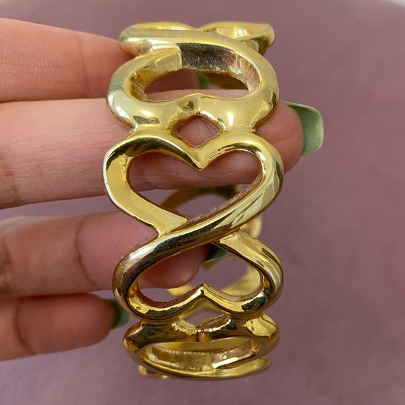 GOLD HEART SHAPED BRACELET - Picture 2 of 5